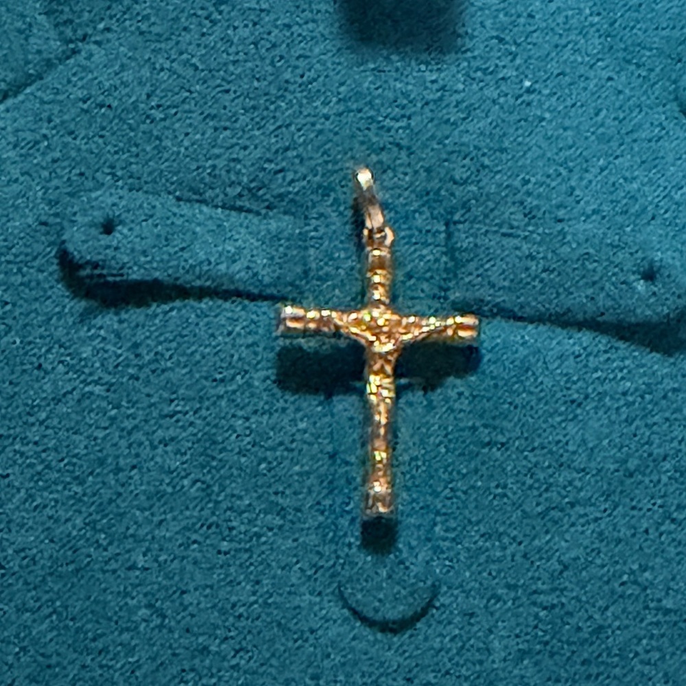 18k yellow Gold Crucifix Pendant - Picture 3 of 7